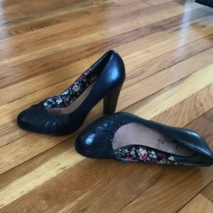 Genuine Leather black heels, Dark wood heel